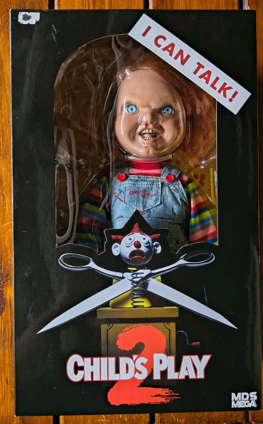 Mezco Toyz MDS Mega Scale Child’s Play 2 Chucky “I Can Talk” Doll Figure