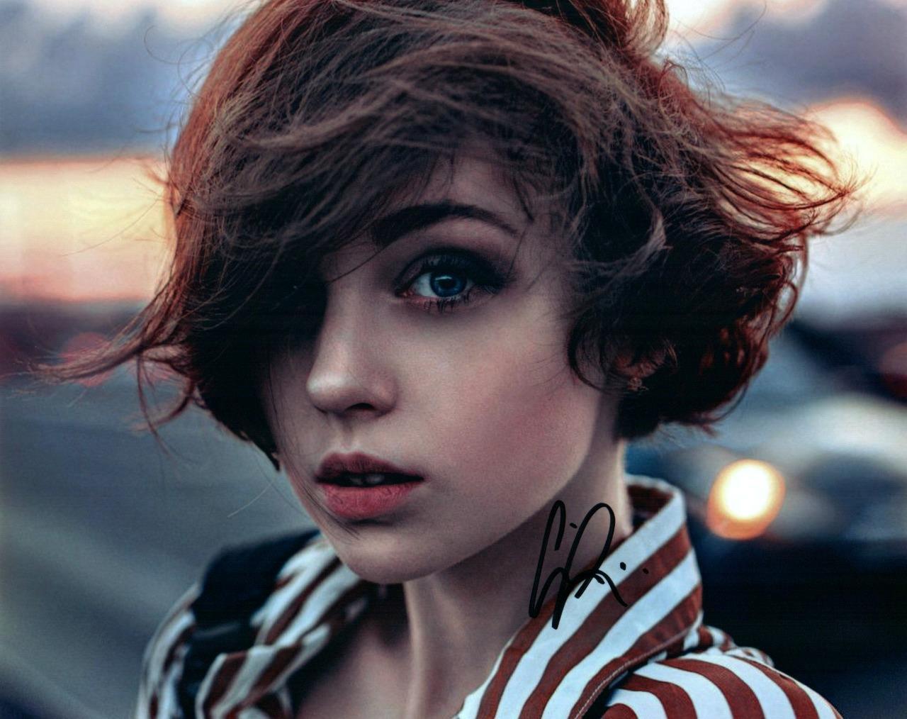 Sophia Lillis signed 8×10 Photo autographed Picture with COA