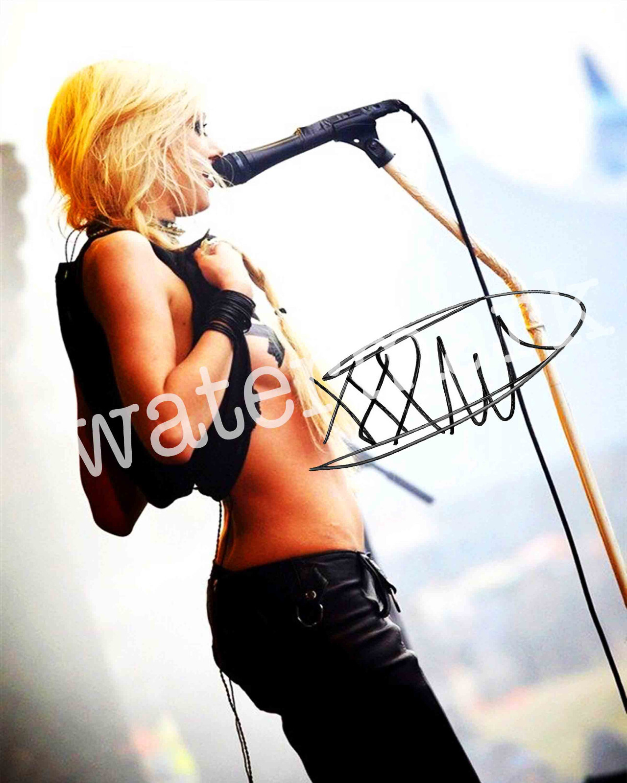The Pretty Reckless Taylor Momsen Autographed signed 8×10 Photo Reprint