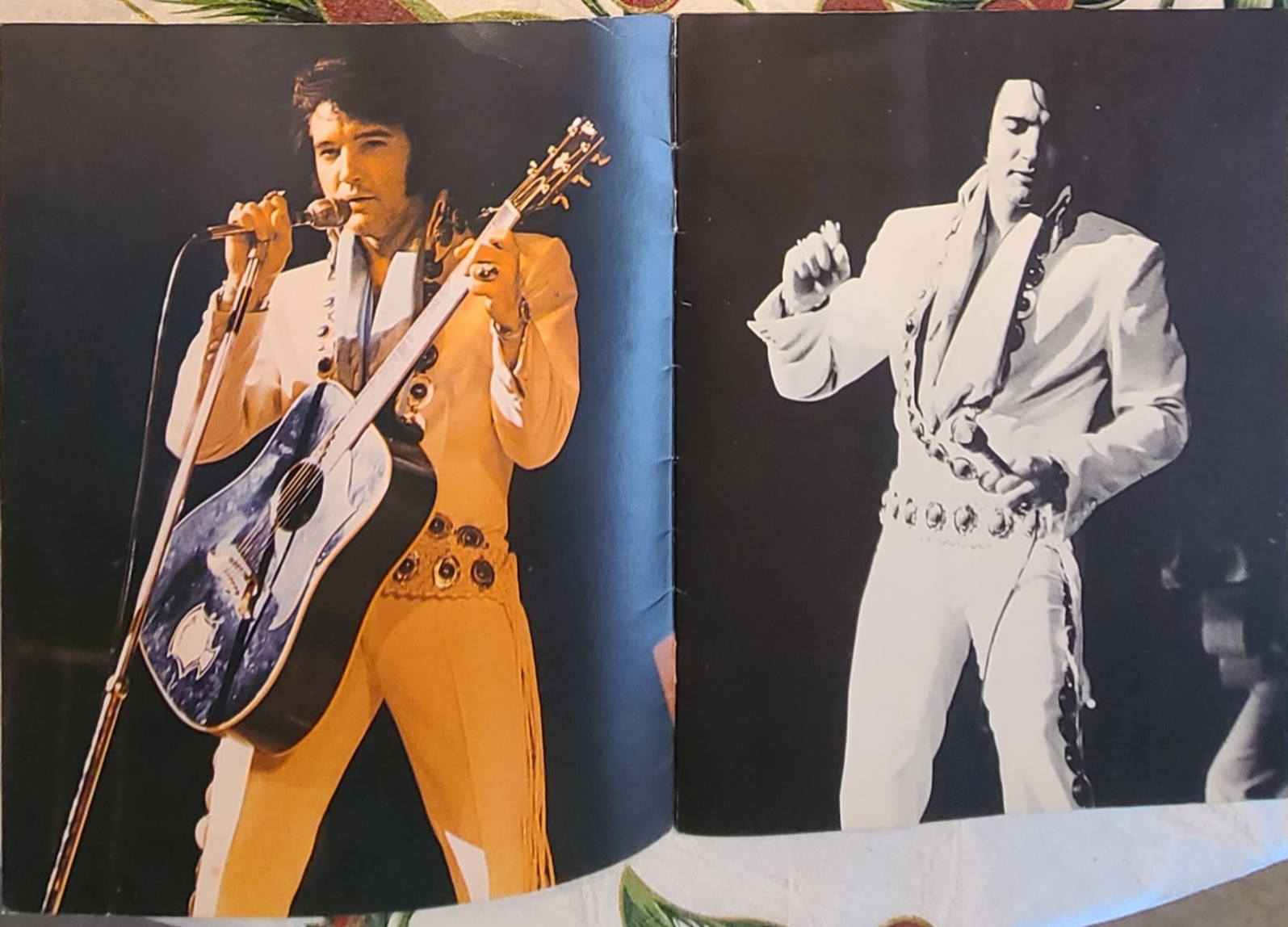 Vintage Elvis Presley Tour Photo Album – 18‑Image 1970s Concert Souvenir RCA