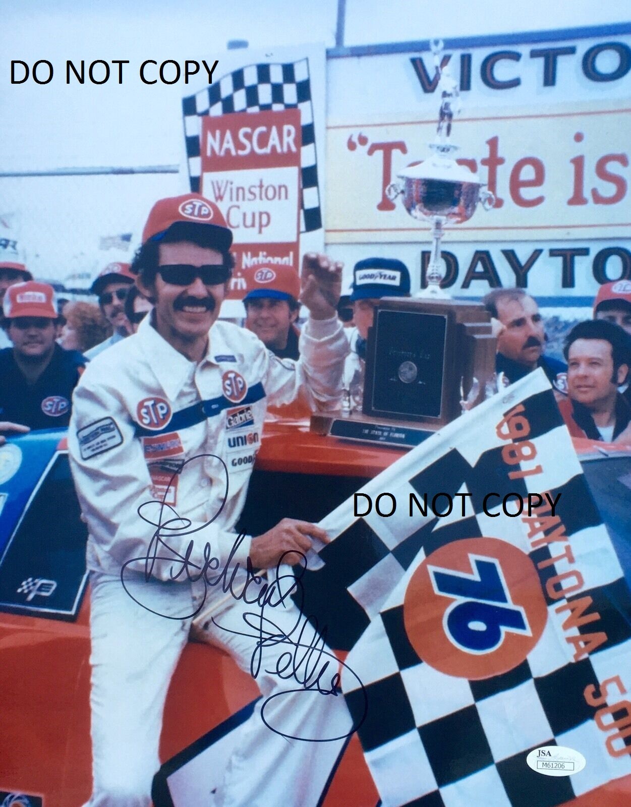 RICHARD PETTY – 1981 DAYTONA 500 WIN Autographed Signed 8×10 Reprint Photo !!