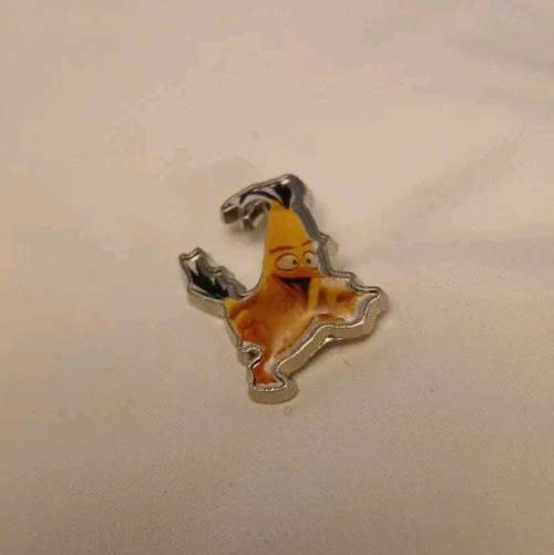 The Angry Birds Movie CHUCK Collectible Pin Hat Lapel Souvenir Excellent Cond.