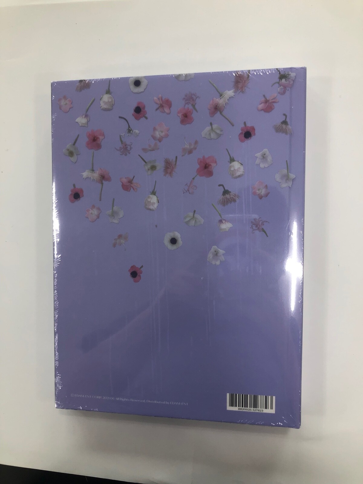 [FACTORY SEALED]IU – 5TH ALBUM LILAC OFFICIAL PHOTO BOOK BRAND NEW SEALED