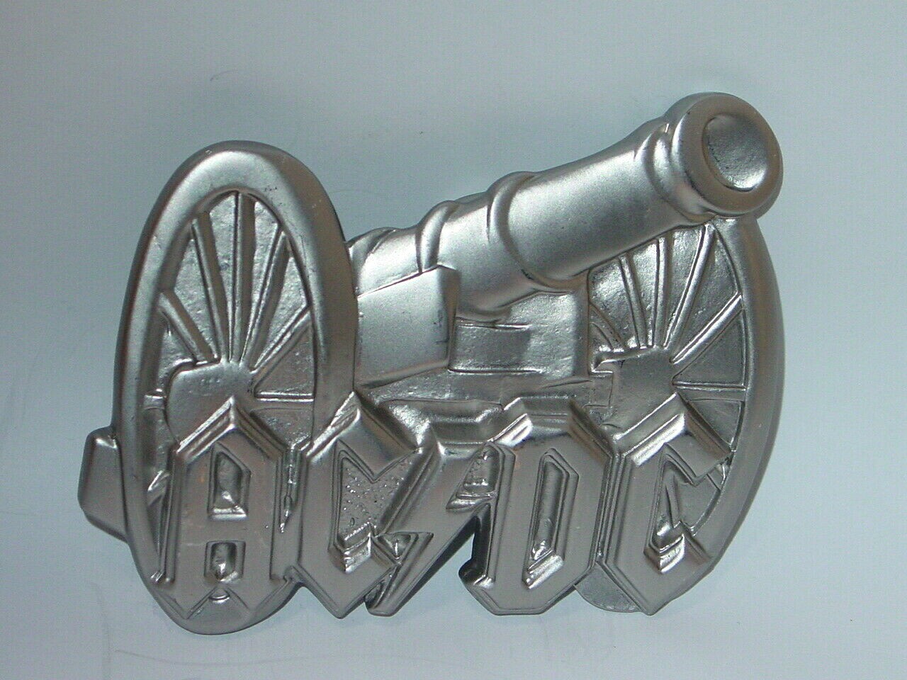 AC/DC CANNON LOGO COLLECTIBLE HEAVY METAL BELT BUCKLE THOSE ABOUT TO ROCK -NICE!