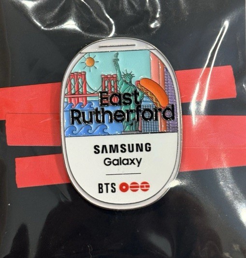 BTS ARIRANG World Tour EAST RUTHERFORD Samsung Galaxy Collectible Pin Badge