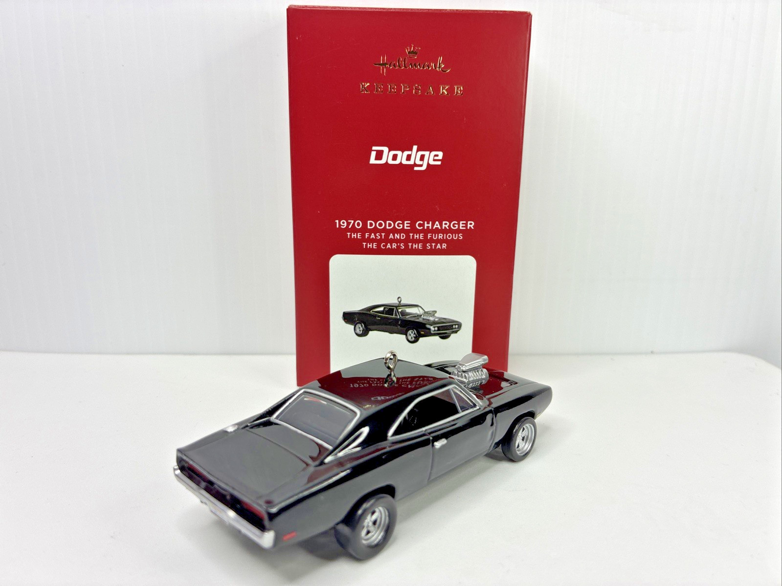 2021 HALLMARK KEEPSAKE 1970 DODGE CHARGER / 2023 PLYMOUTH HEMI-CUDA ORNAMENTS