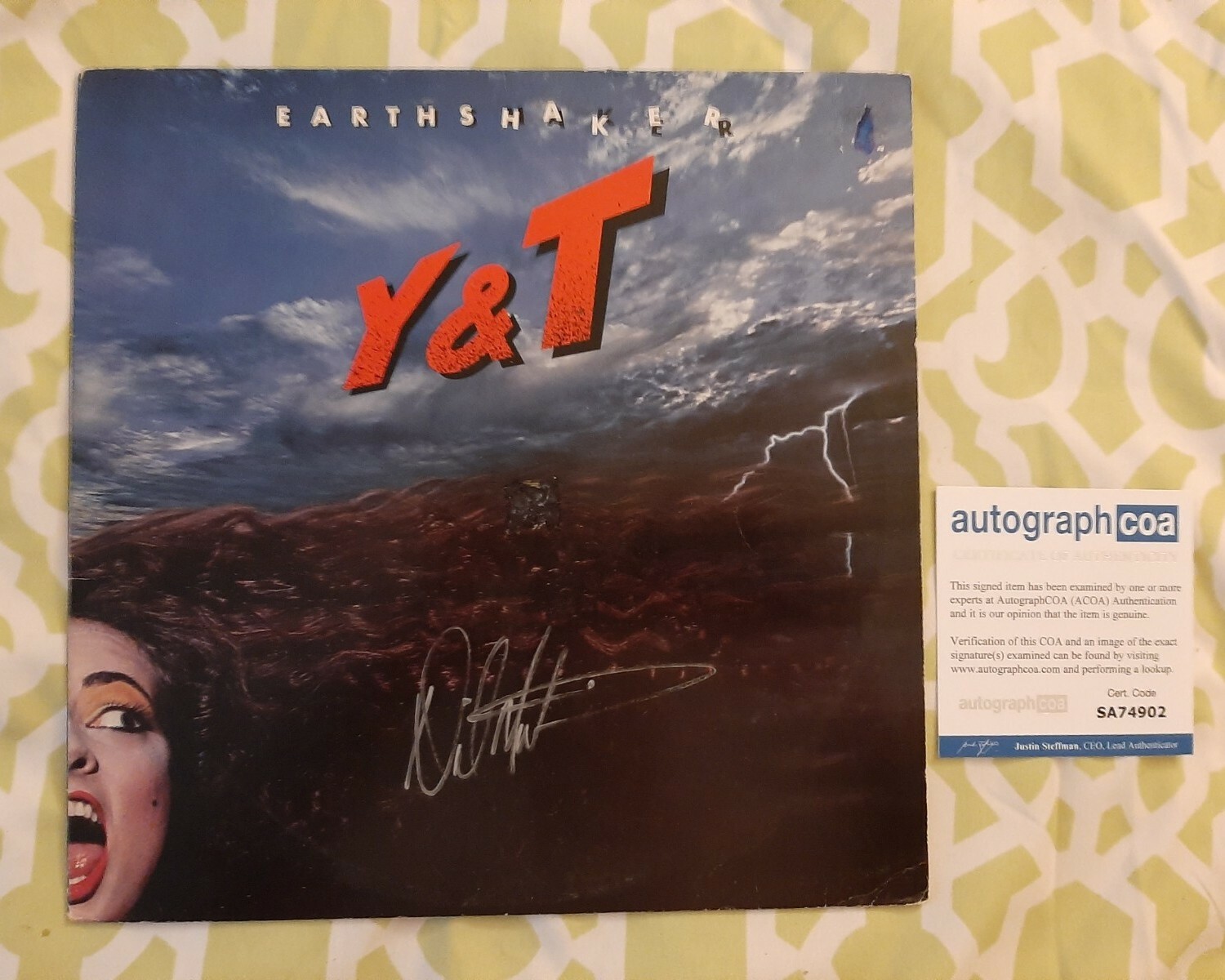 Dave Meniketti signed autographed Y&T Earthshaker vinyl record ACOA COA #SA74902