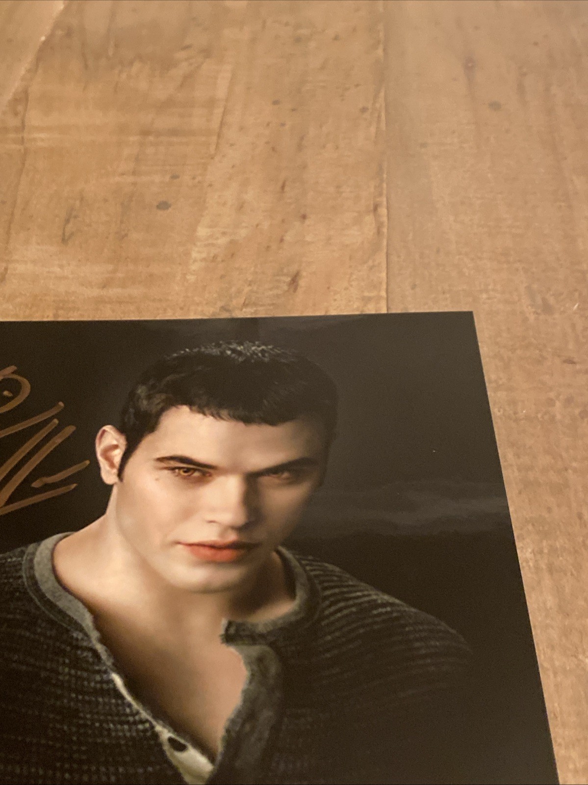 Kellan Lutz Signed + Hand Illustrated Sketch Inscrpt “Twilight” 8×10 Photo! JSA
