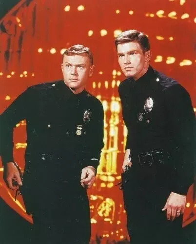 Adam-12 Kent Mccord & Martin Milner Against Fire Background 4×6 PHOTO PRINT