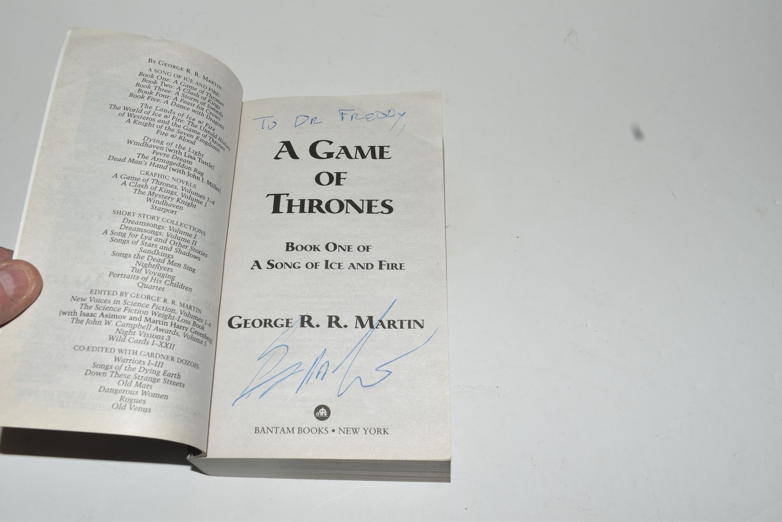 GEORGE RR MARTIN GAME OF THRONES SIGNED PAPERBACK (GNL66)