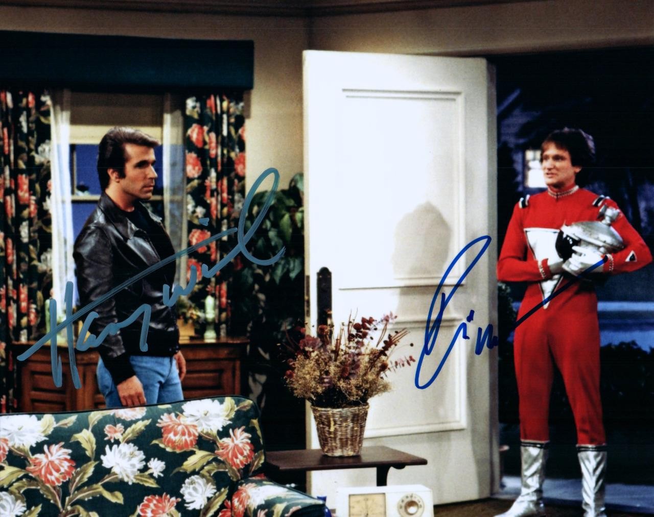 Robin Williams Henry Winkler autographed 8×10 Picture Photo signed Pic with COA