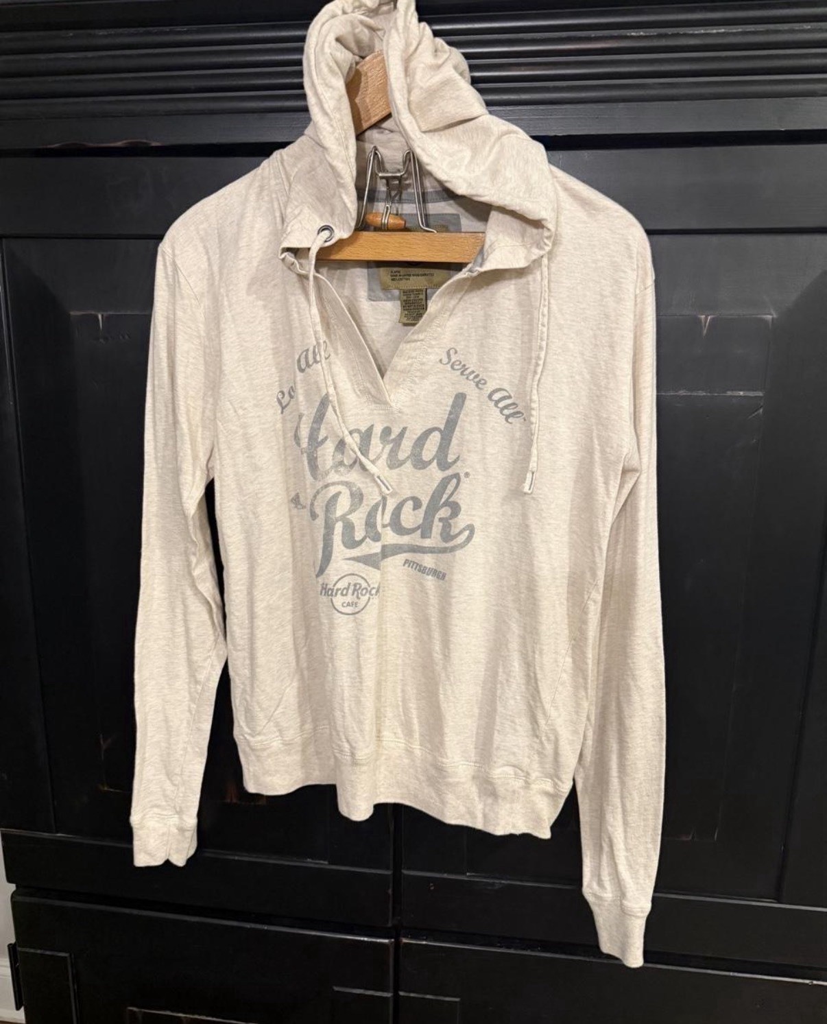 Hard Rock Cafe V-neck cream long sleeve hoodie Pittsburgh youth XL