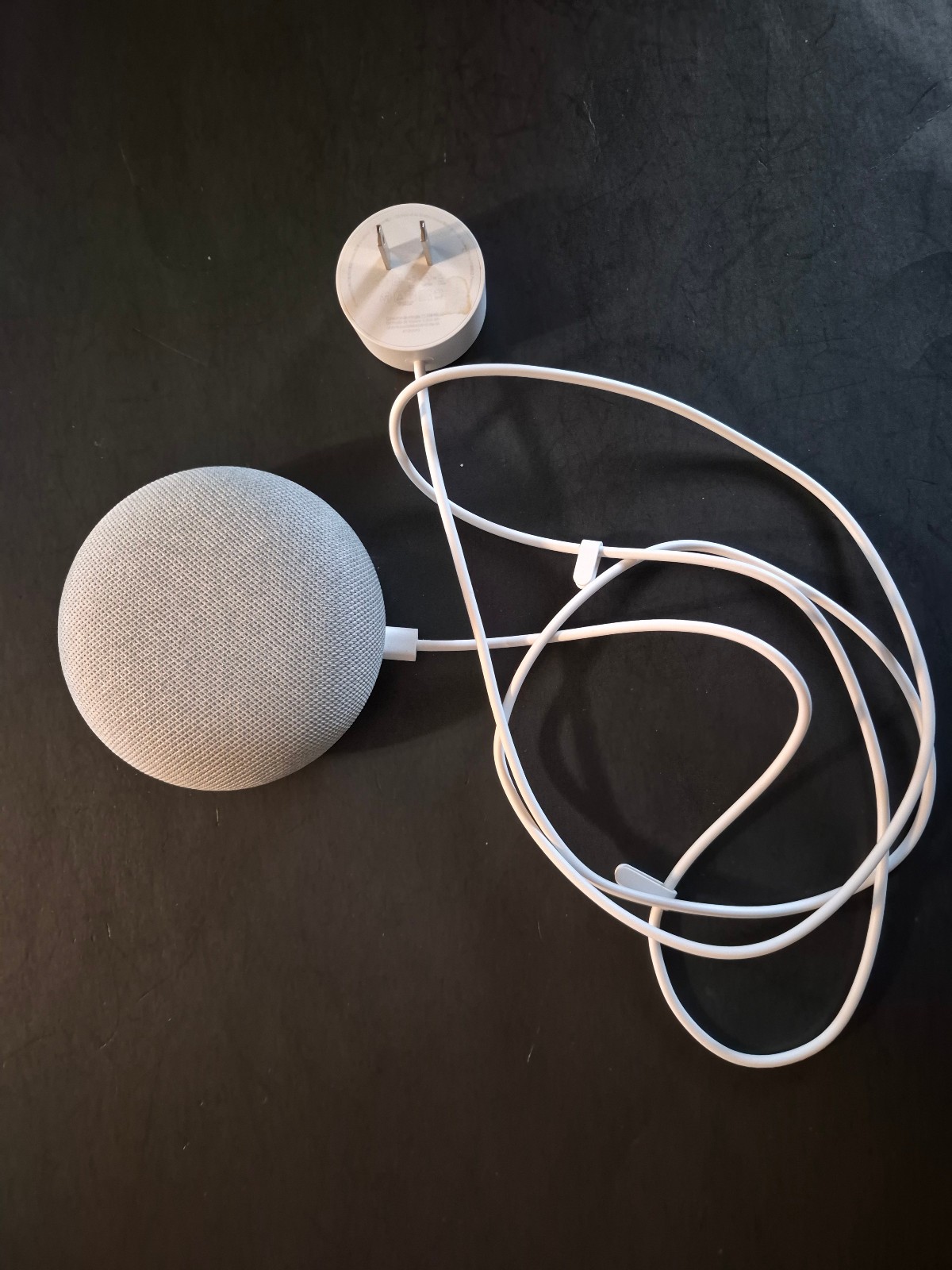 goggle home mini speaker and charger color gray