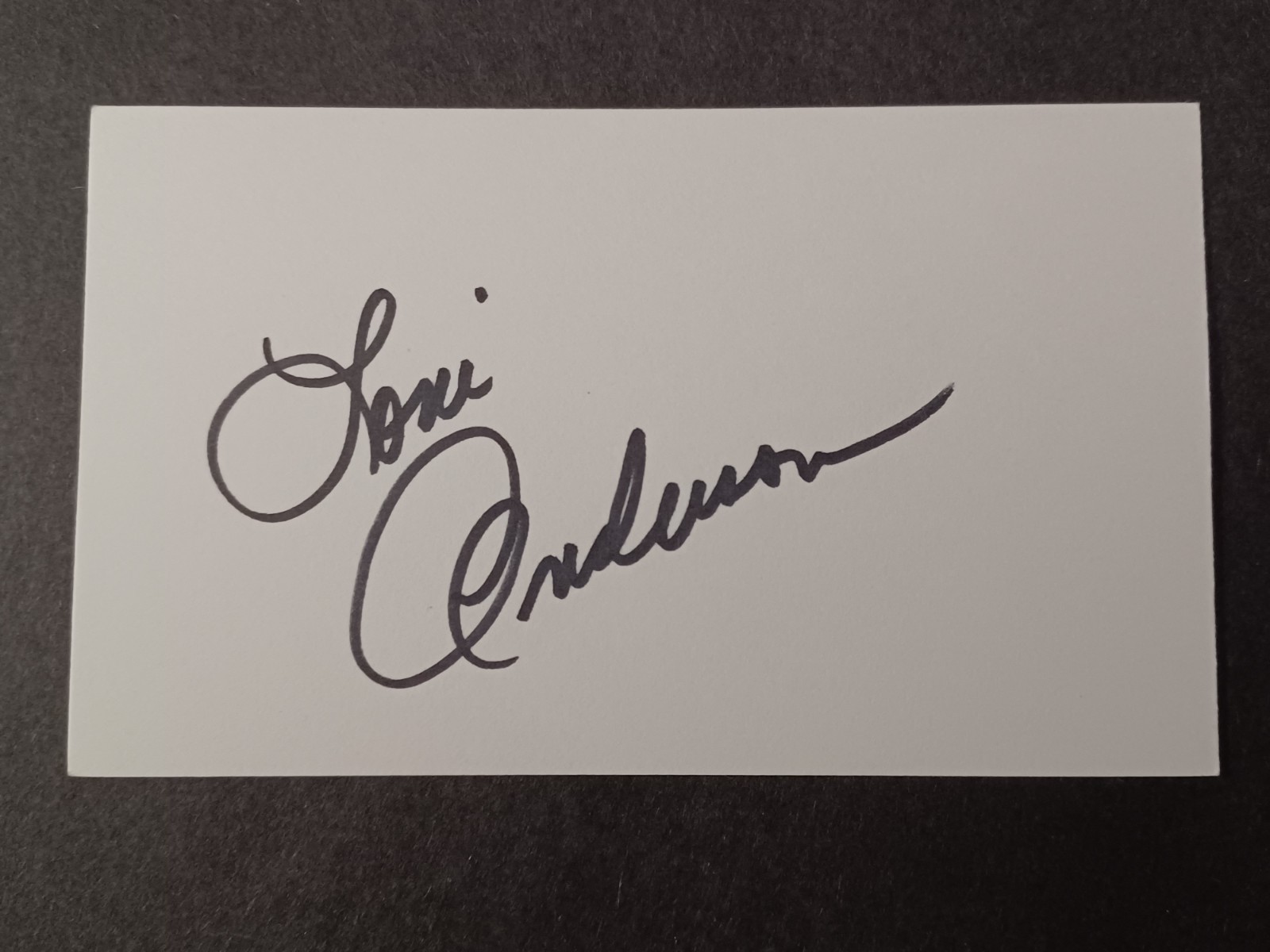 Loni Anderson Signed Index Card – WKRP in Cincinnati