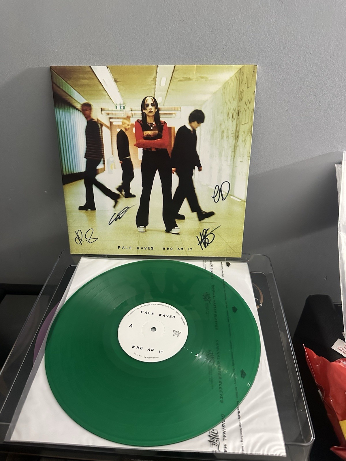 PALE WAVES WHO AM I? SIGNED VINYL BY ALL BAND MEMBERS
