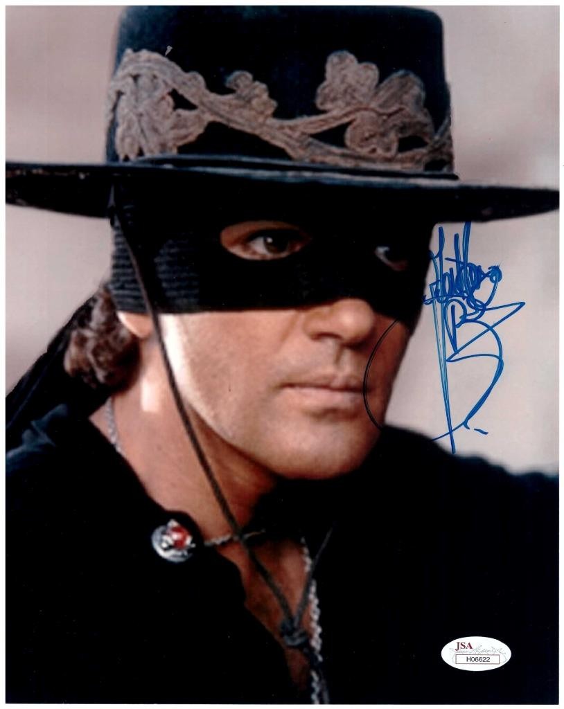ANTONIO BANDERAS Signed 8×10 Photo The Mask of Zorro Movie JSA H06622