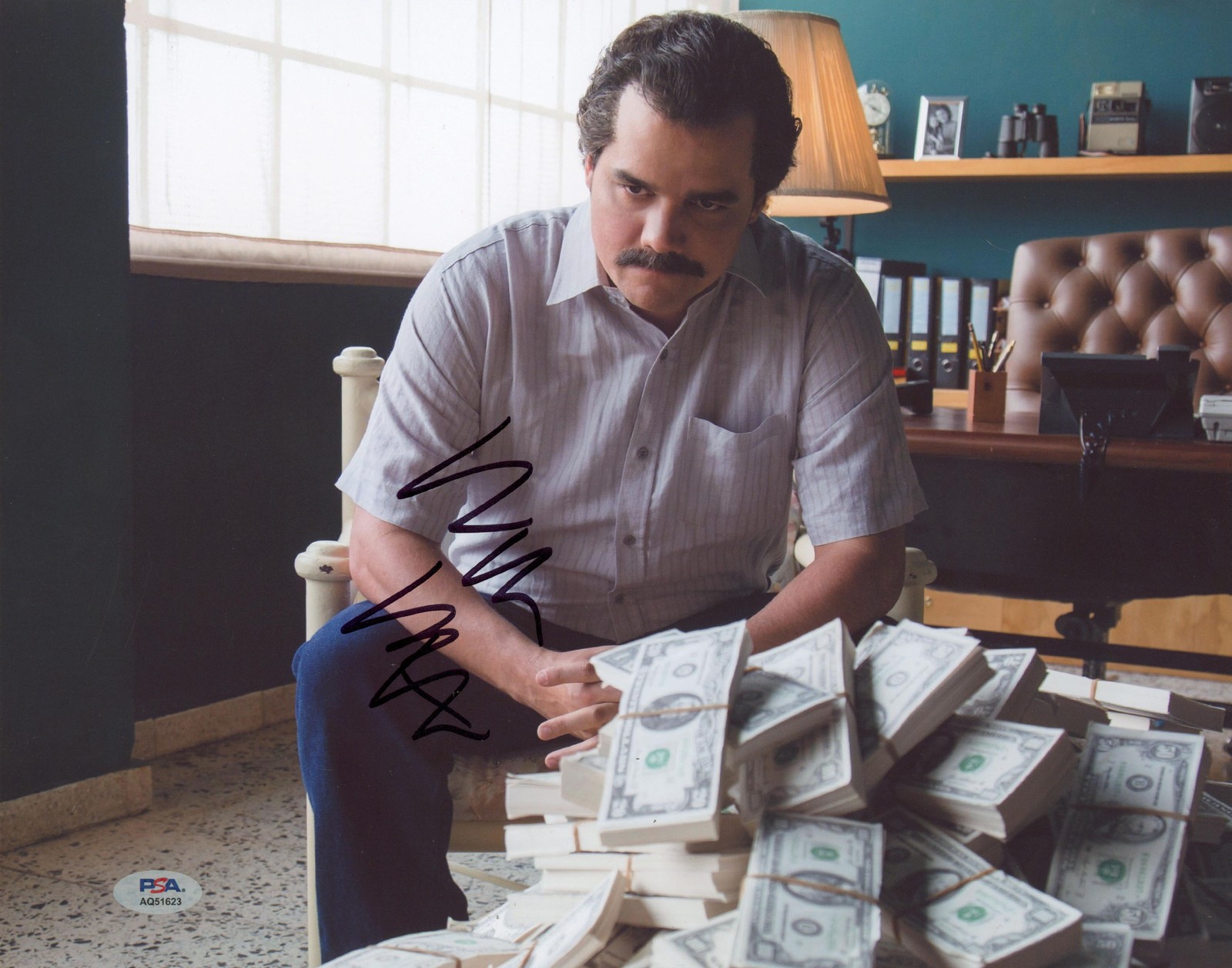 Wagner Moura NARCOS Authentic Signed 11×14 Horizontal Photo PSA/DNA #AQ51623