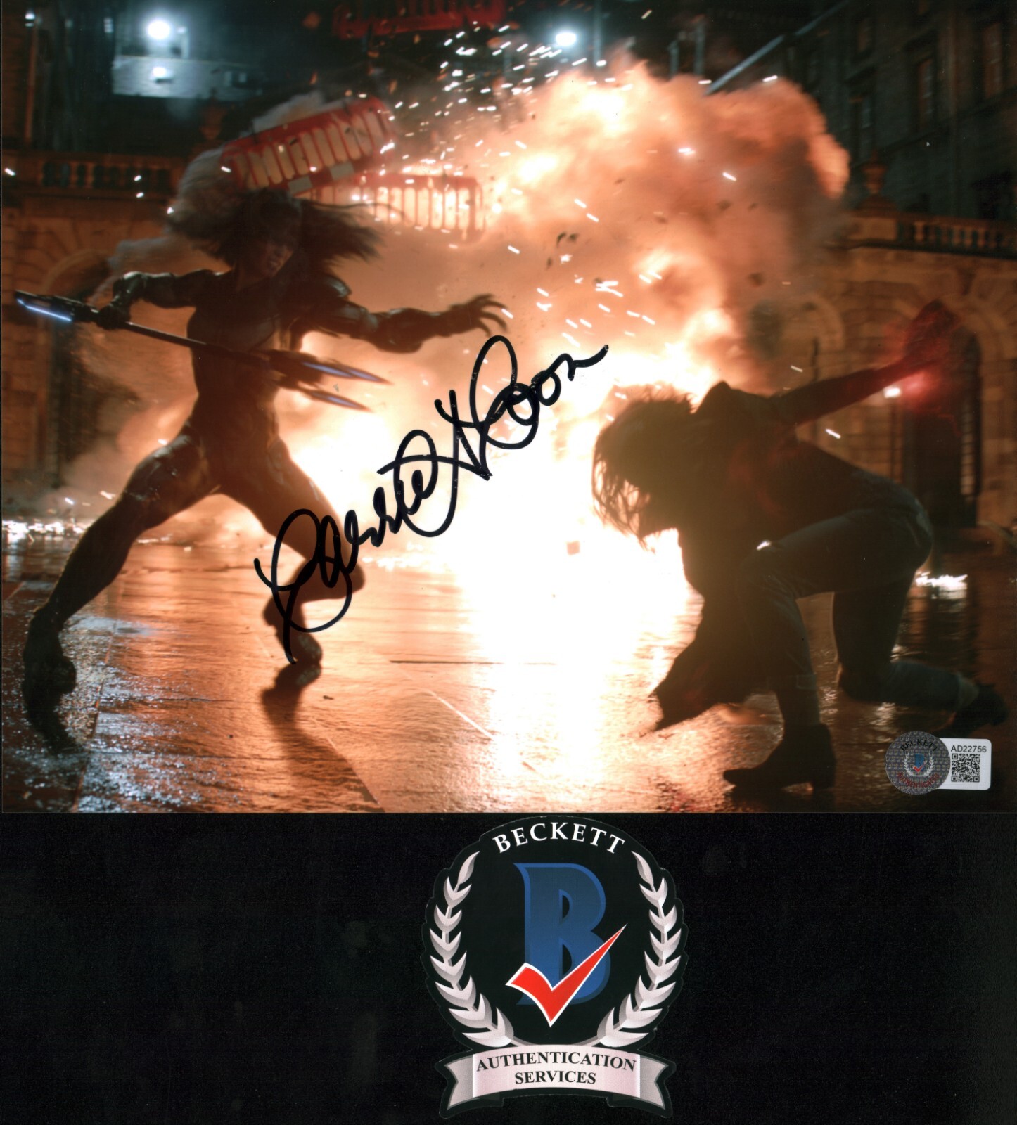 Carrie Coon SIGNED Marvel Proxima Midnight ENDGAME 8×10 Photo BECKETT BAS COA