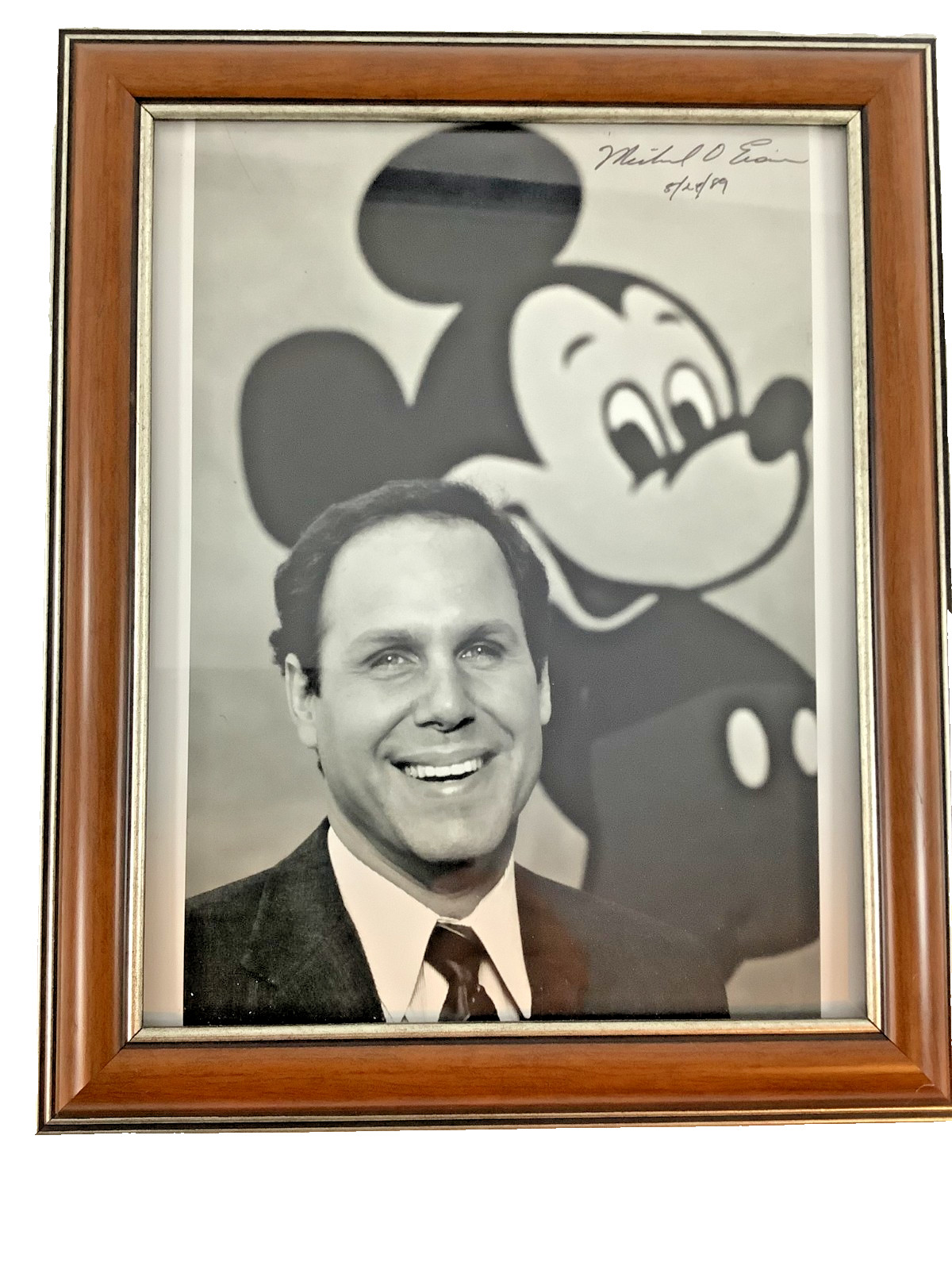 MICHAEL EISNER ” DISNEY” CHAIRMAN CEO PRES. SIGNED AUTOGRAPH FRAMED PHOTO 10×12