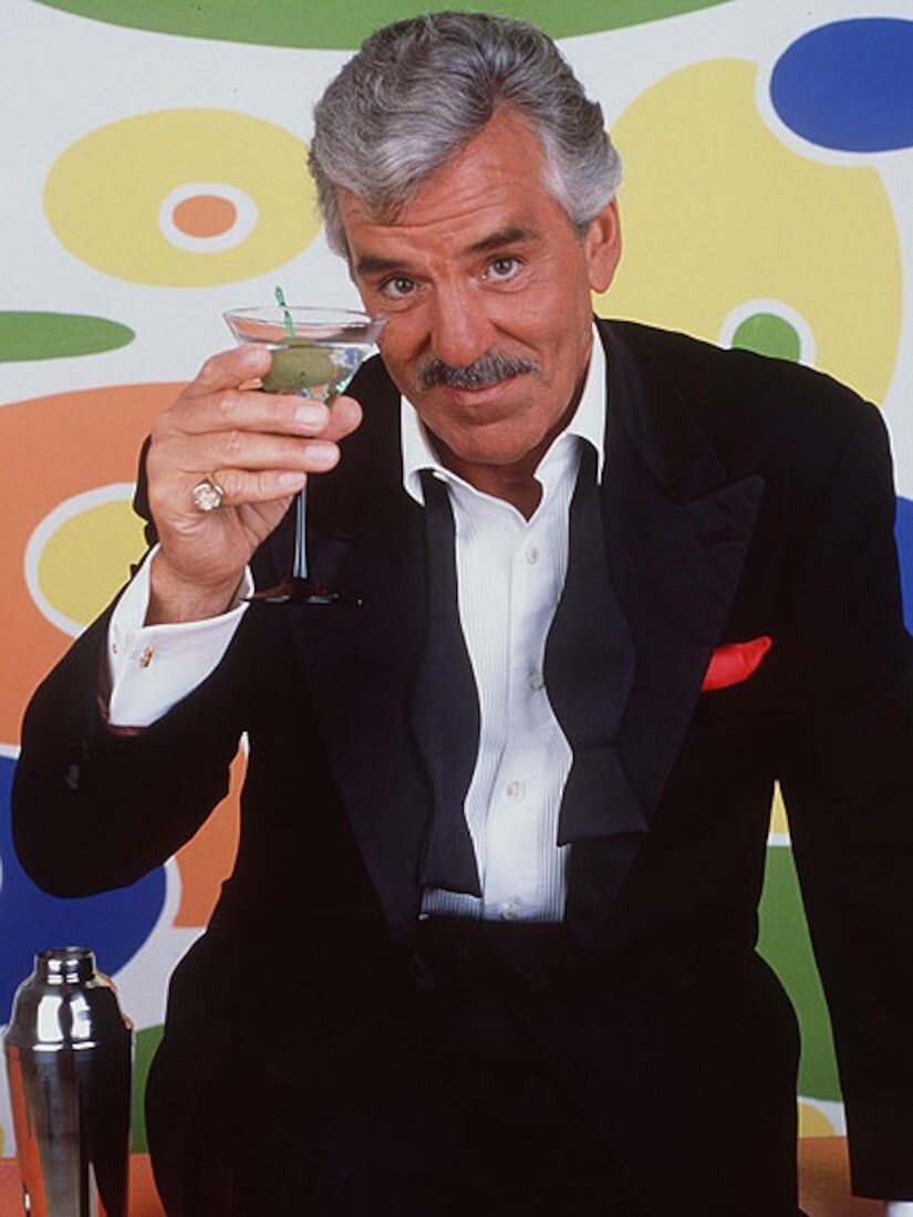 DENNIS FARINA – Authentic Autograph Signed Signature Card LAW & ORDER