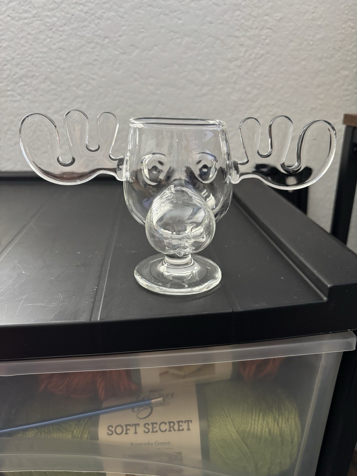 Silver Buffalo National Lampoon’sChristmas Vacation glass moose mug.