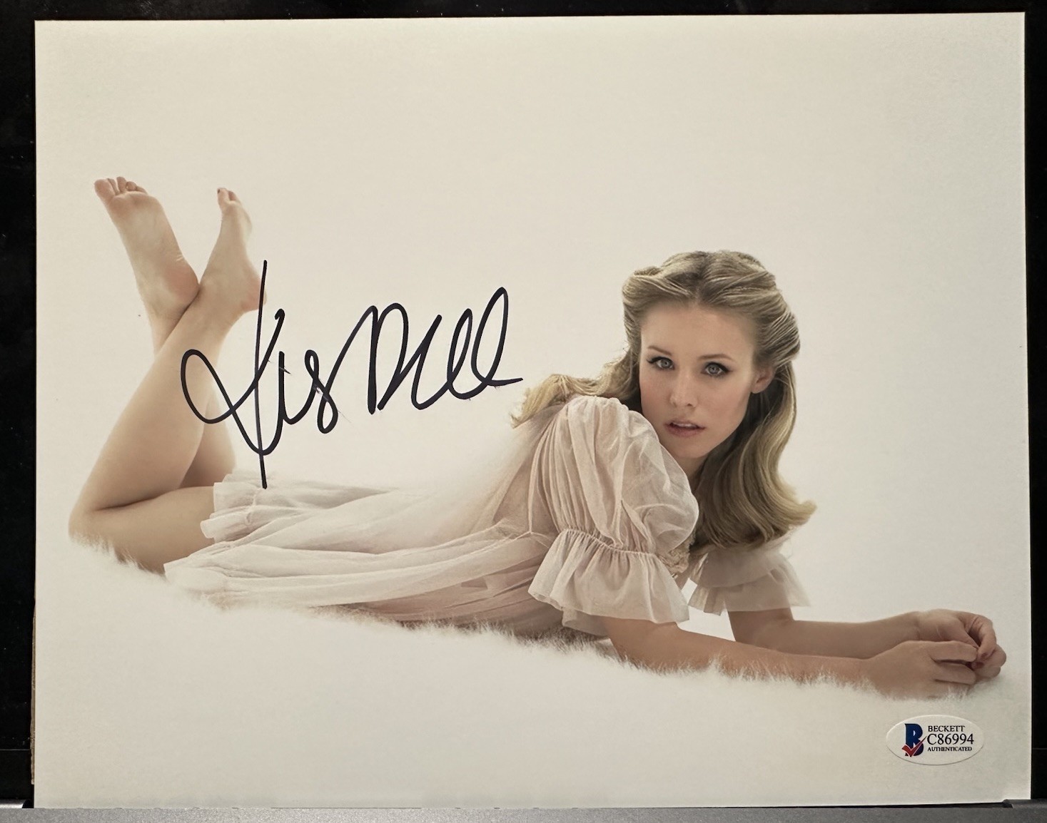 KRISTEN BELL SIGNED PHOTO 8X10 SEXY FEET AUTOGRAPH COUPLES RETREAT BECKETT COA 1