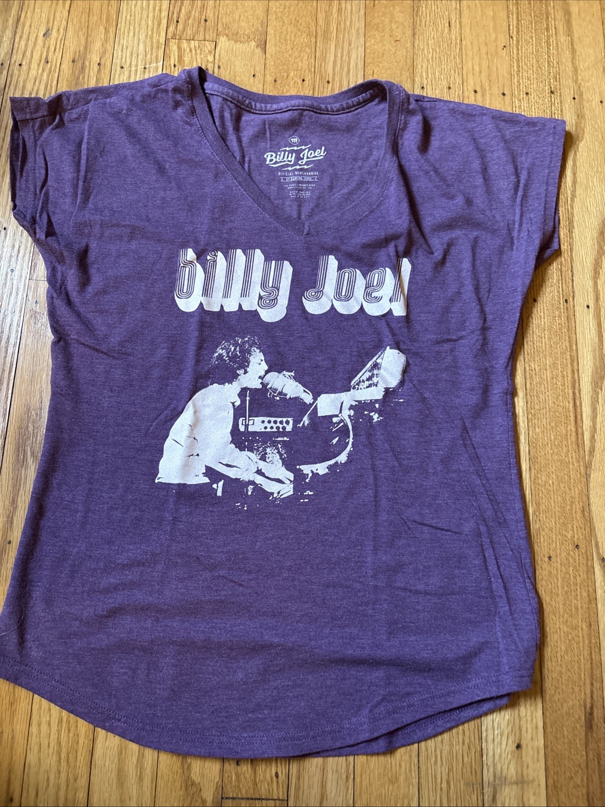 V-neck Billy Joel graphic t-shirt Medium
