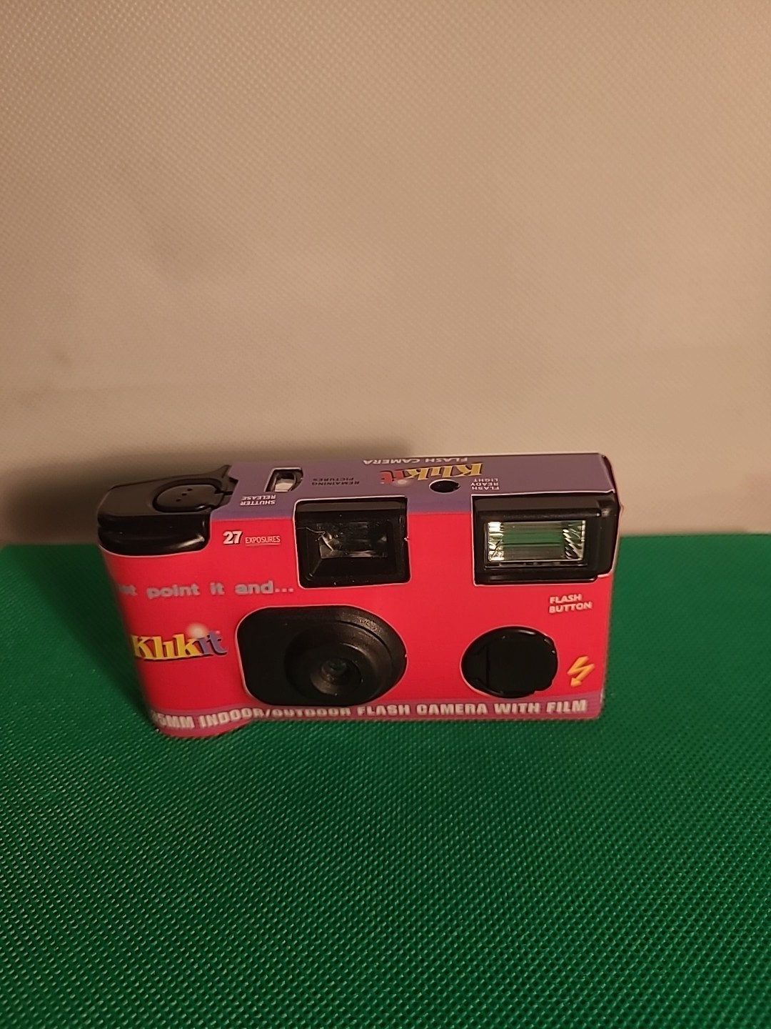 Vintage Klikit 35 mm Indoor/Outdoor Flash Camera With Film. Single Use. 27 Pics