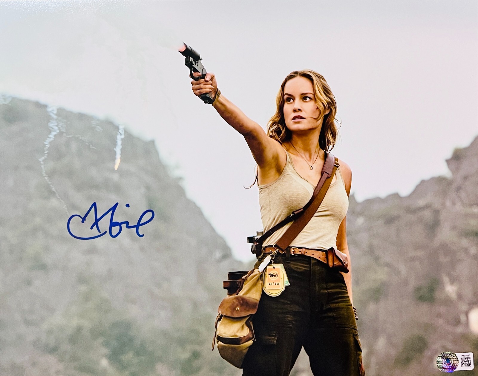 Brie Larson Signed 11×14 Photo Kong Skull Island Flare Gun Beckett BAS Witnessed