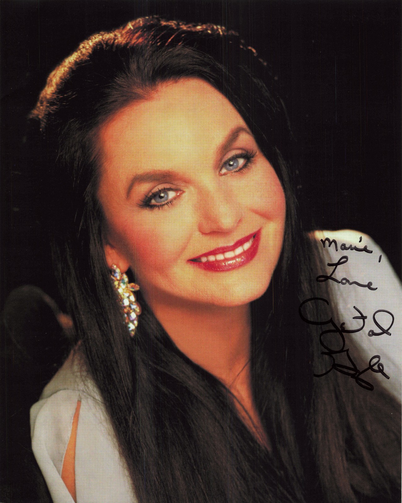 Autographed 8×10 Photo – Crystal Gayle – Country Music