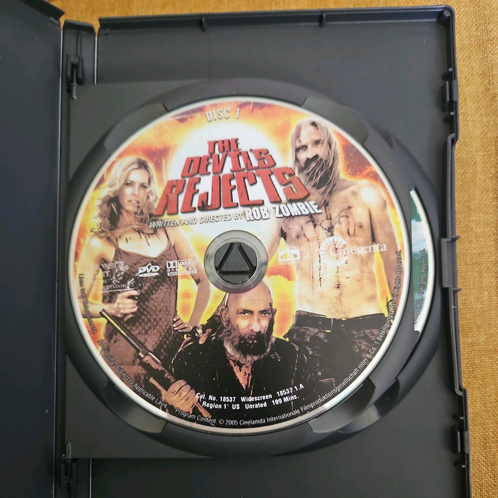 The Devil’s Rejects AUTOGRAPHED with 5 cast signatures DVD, Rob Zombie movie