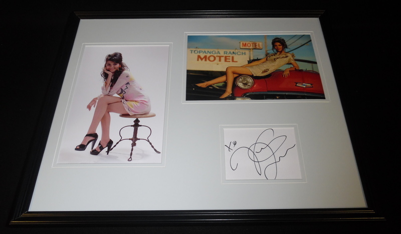Victoria Justice Signed Framed 16×20 Photo Set Victorious Eye Candy Zoey 101 D