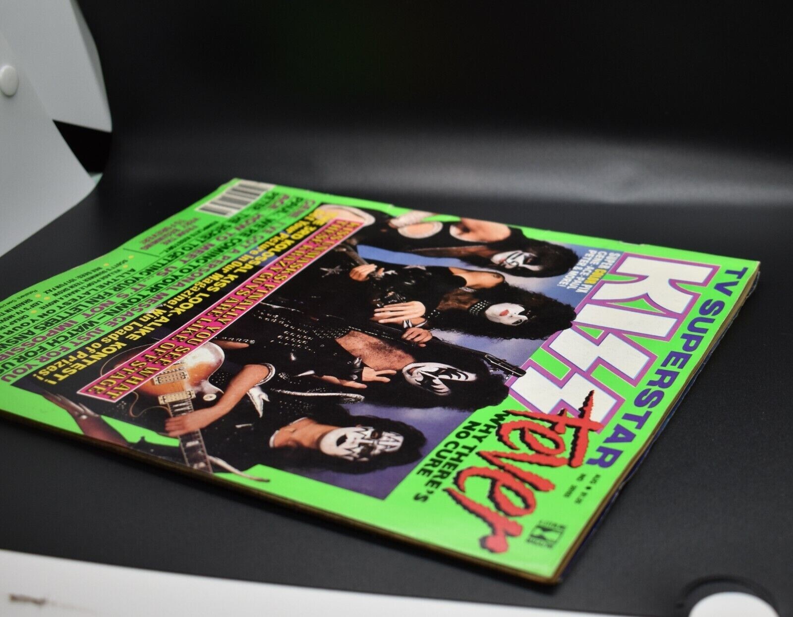KISS-TV SUPERSTAR magazine-KISS FEVER-August 1980 magazine-Aucoin-Gene Simmons