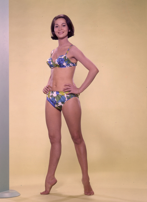 NANCY KWAN SUPER SEXY PUBLICITY PHOTO FOR HONEYMOON HOTEL (1964)