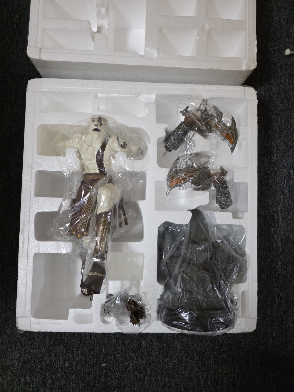LUNGING KRATOS STATUE GOD OF WAR Gaming Heads Exclusive 70/500 Sideshow collect.