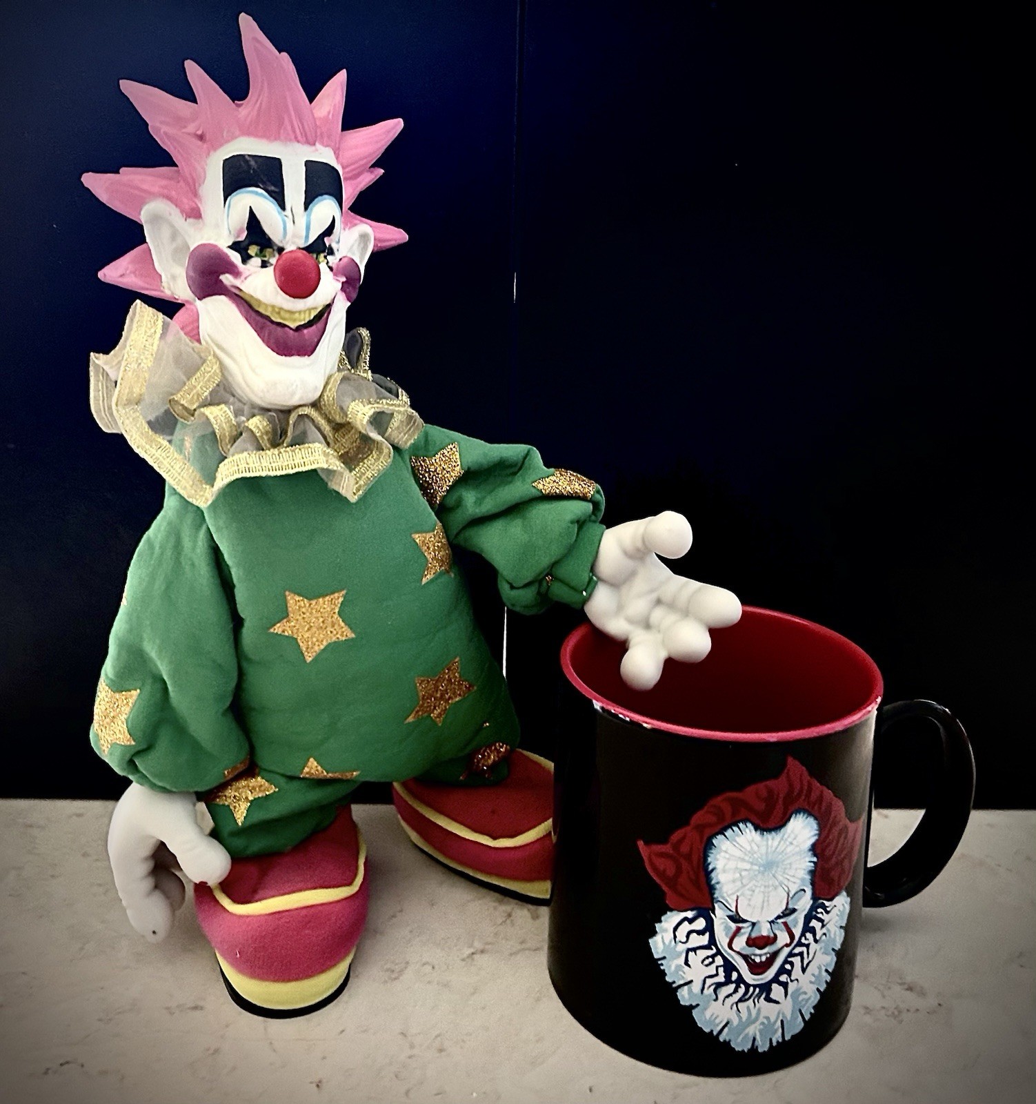 Killer Klowns Spikey Side Stepper Spirit Halloween IT Pennywise 20oz Mug Bundle