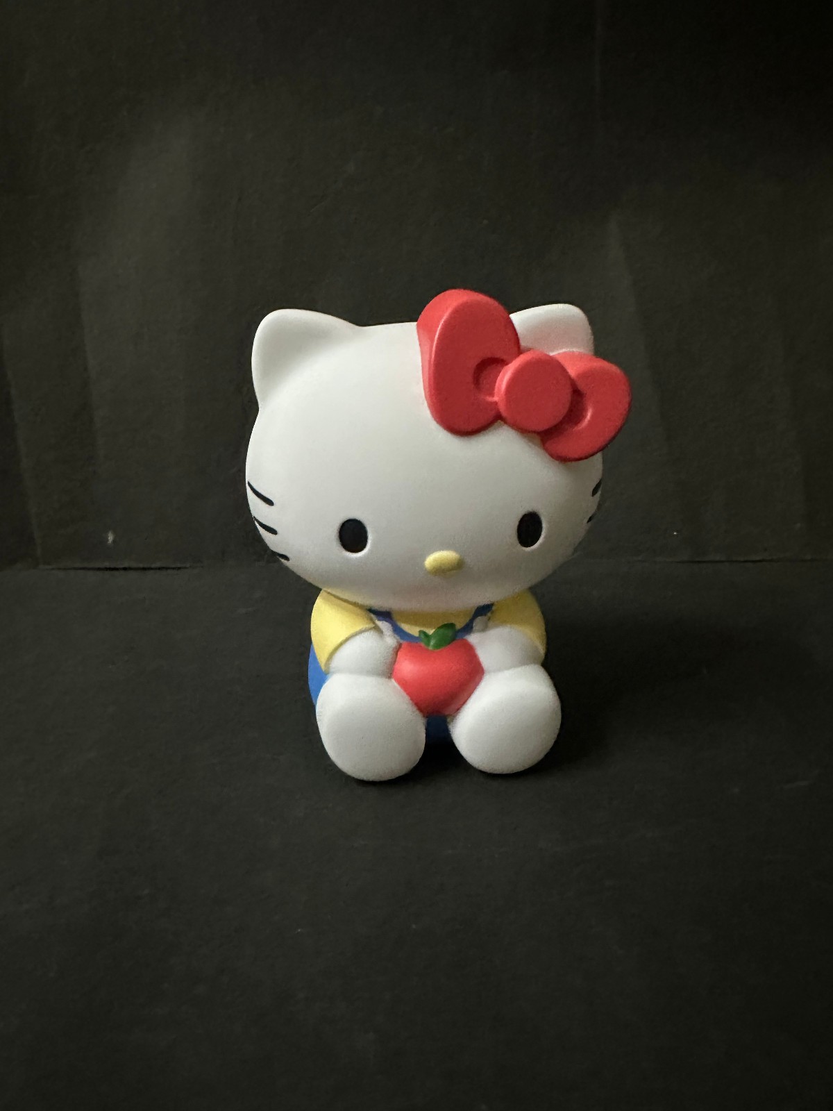 【Banpresto】Sanrio Characters SOFVIMATES Hello Kitty Figure – Sitting with Apple