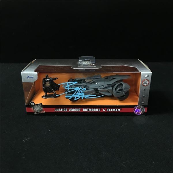 BEN AFFLECK SIGNED “BATMOBILE & BATMAN” Justince league COA!