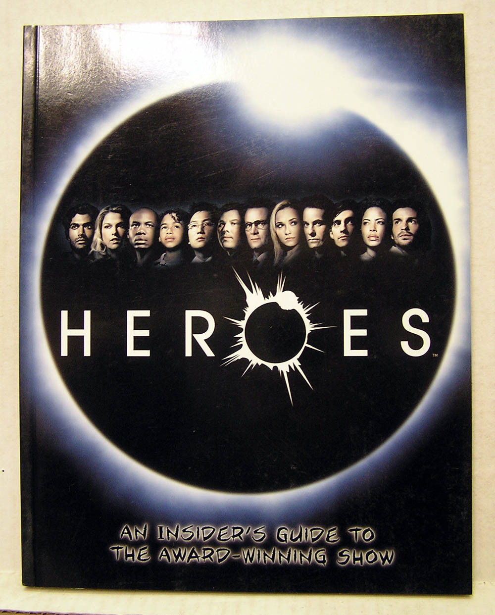 2009 Titan Books HEROES Insider Guide Book- Soft Cover 176 pgs (M1469)