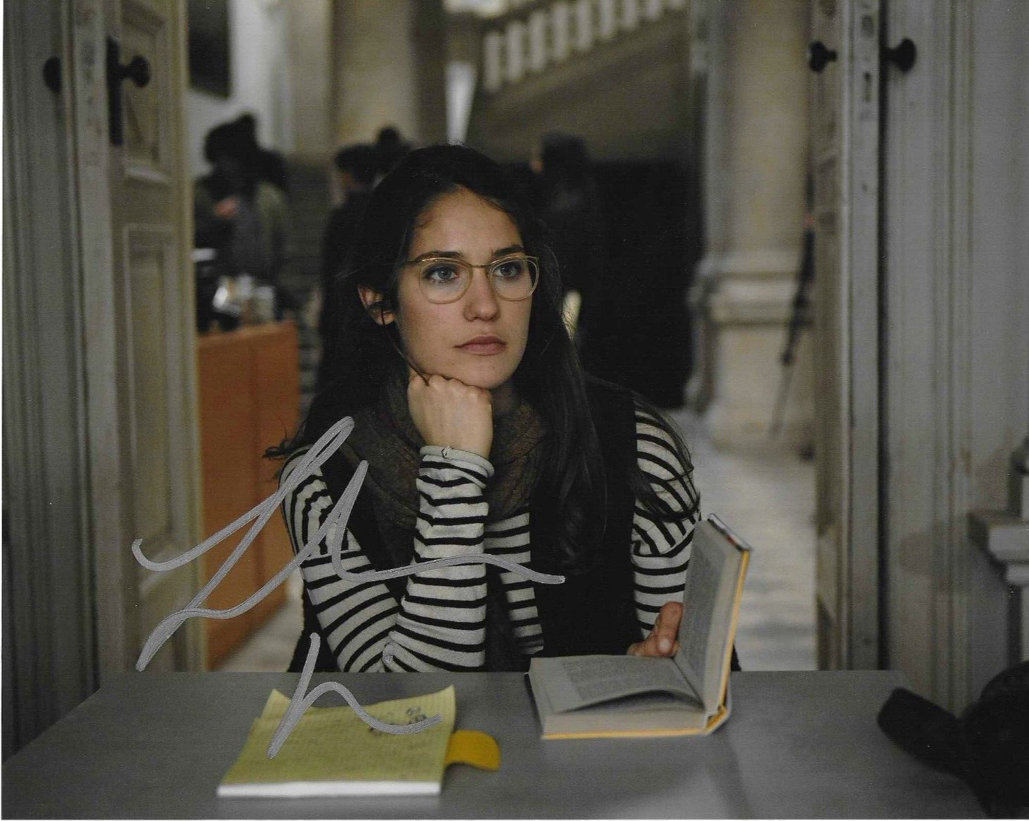 * LOLA KIRKE * signed 8×10 photo * FALLEN * 6