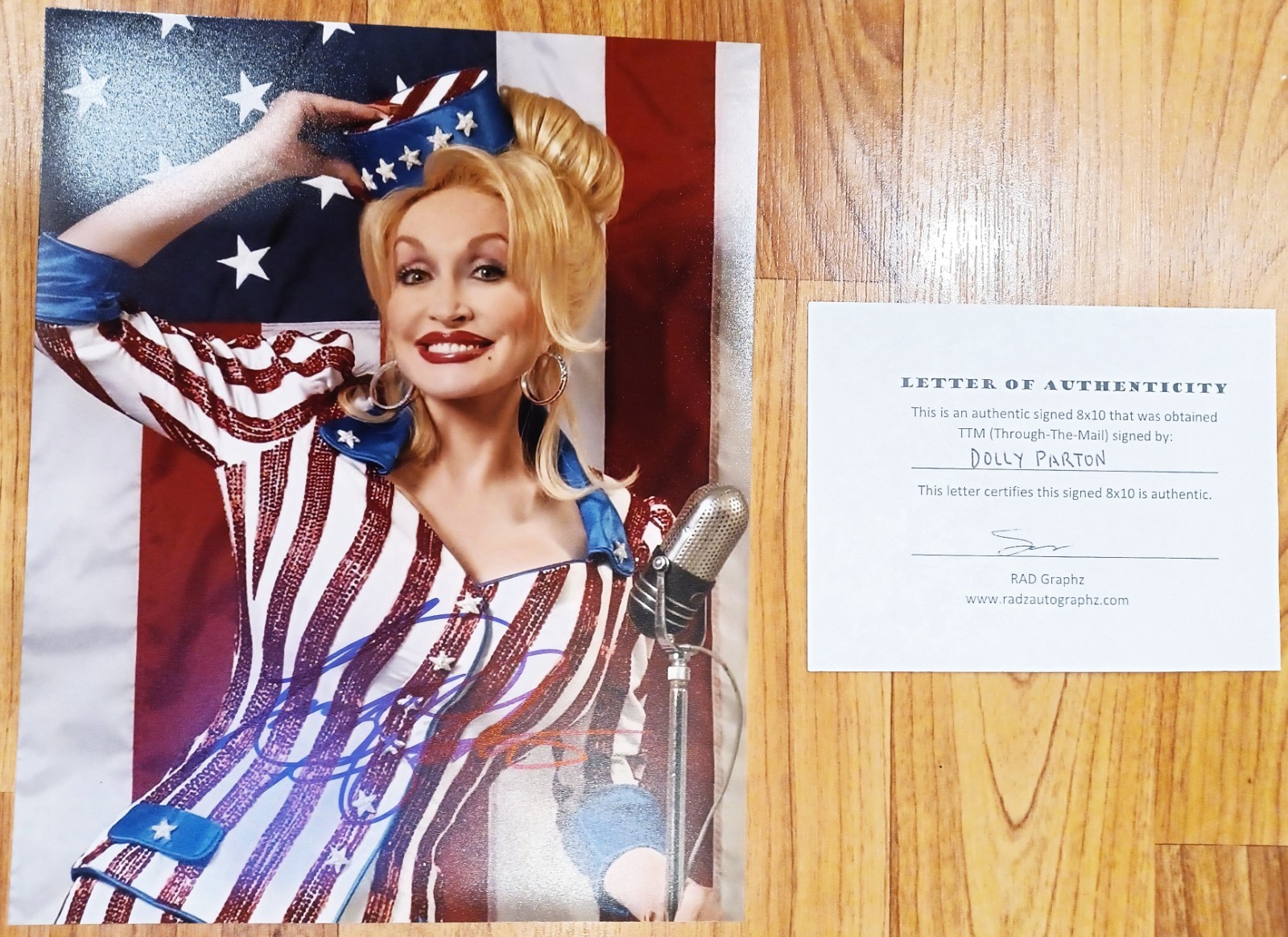 DOLLY PARTON – SIGNED 8″ x 10″ PHOTOGRAPH W/COA