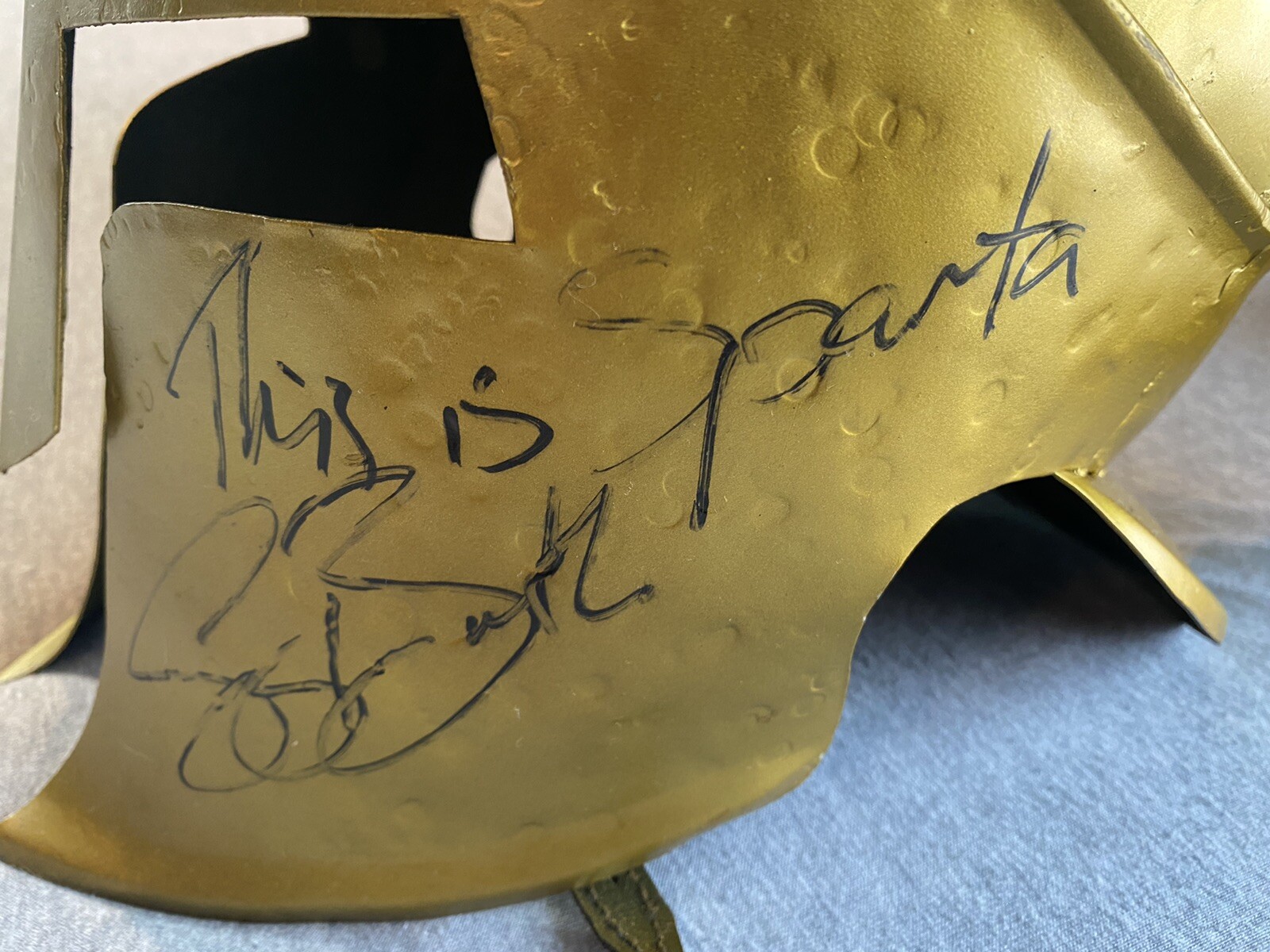 GERARD BUTLER SIGNED METAL FULL SIZE SPARTAN HELMET 300 KING LEONIDAS PSA 77808