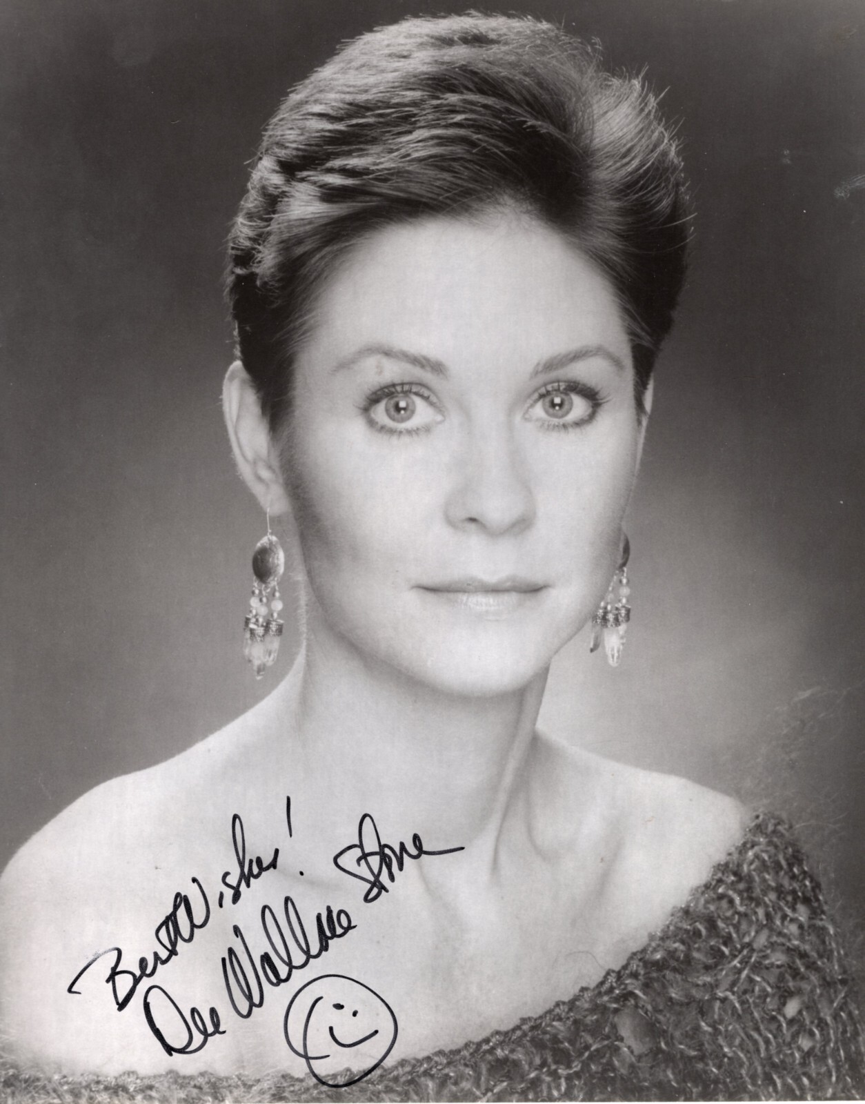 Dee Wallace Stone Signed 8×10 Glossy Photo