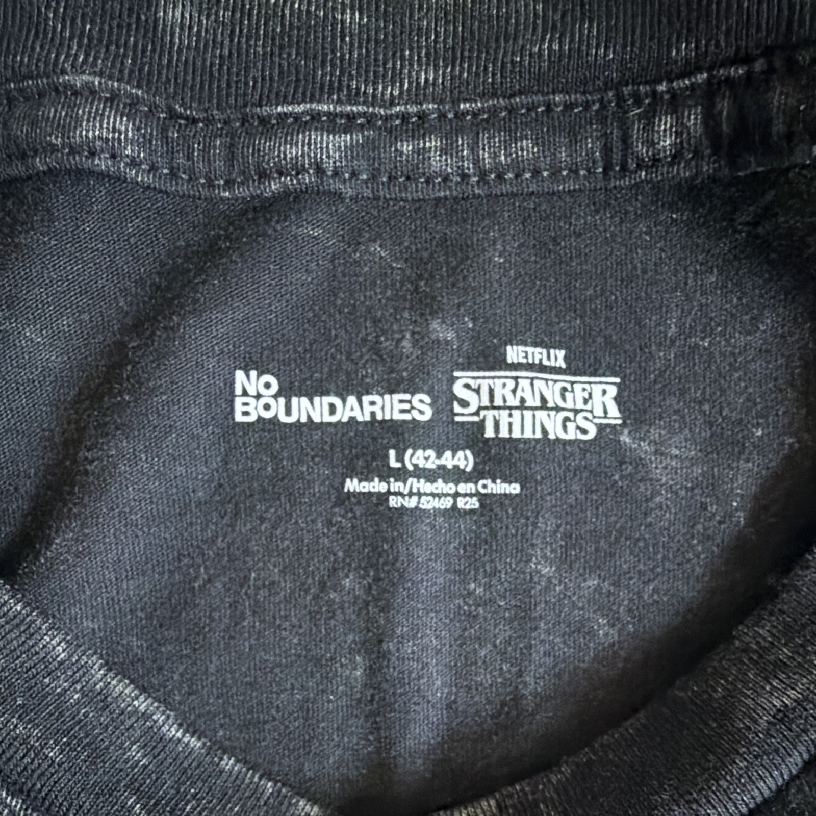 Netflix Stranger Things “One Last Strange Adventure” T-Shirt L 42-44