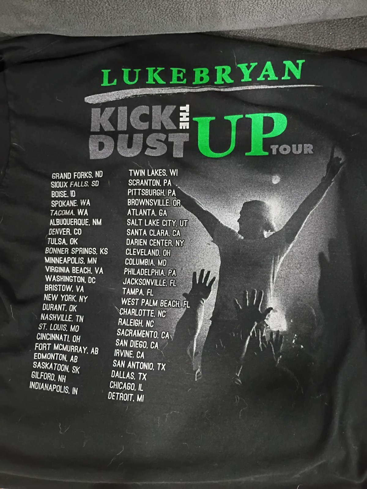 Concert Shirt Luke Bryan Kick the Dust Up Tour Adult Large Crew neck