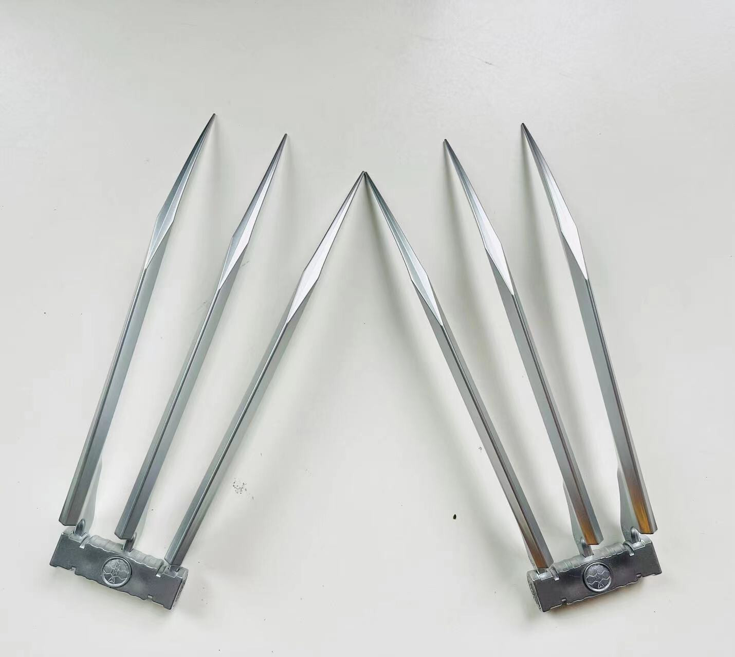 Pair X-Men Wolverine Logan Paws 1:1 Costume Cosplay ABS Plastic Claws Props