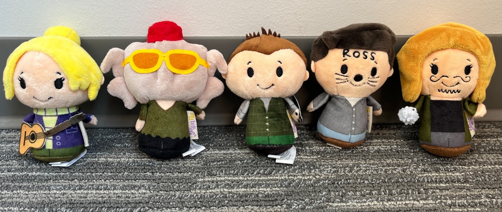 Hallmark Itty Bittys Friends TV Rachel, Phoebe, Ross, Chandler, Turkey Lot GUC