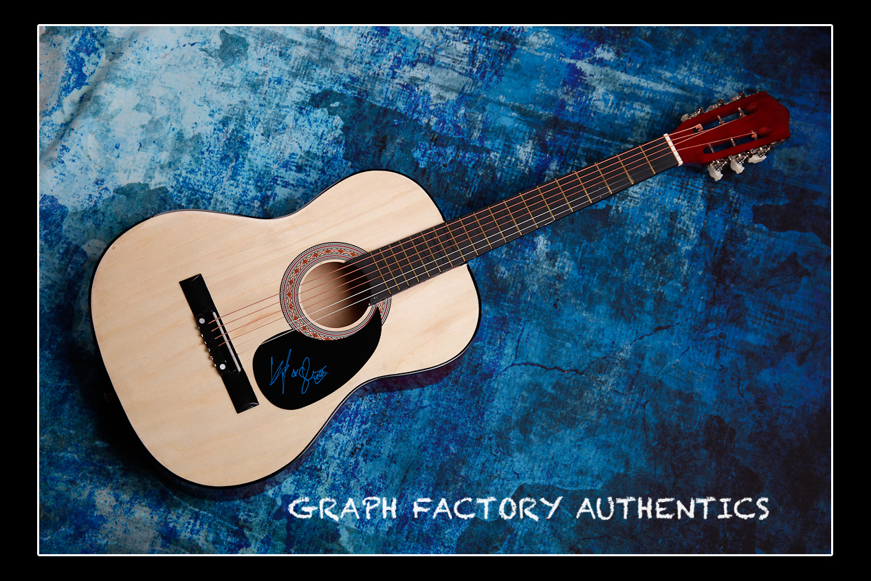 GFA Just Feels Good Duo Band * THOMPSON SQUARE * Signed Acoustic Guitar COA