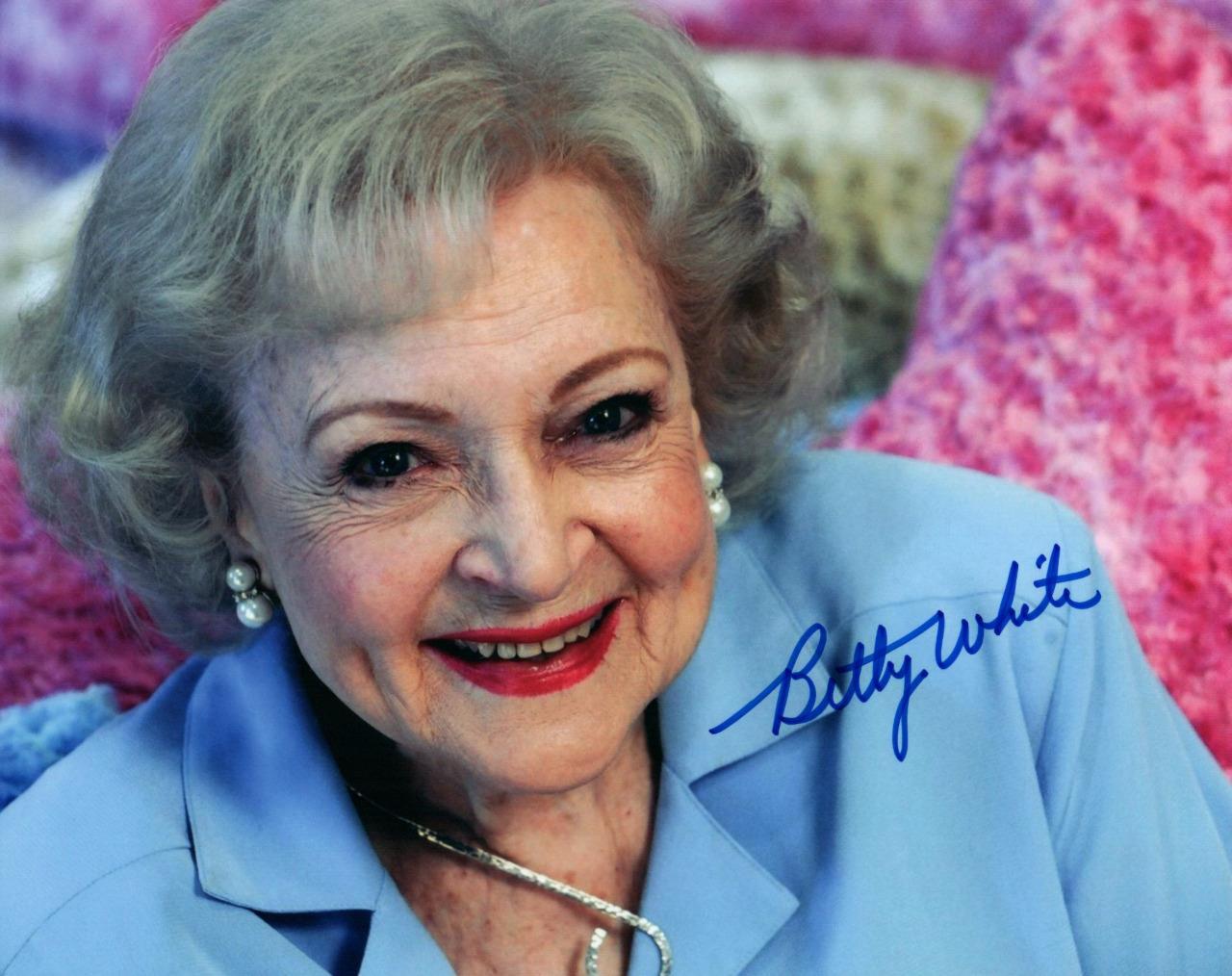 Betty White 8×10 Autographed signed Photo Picture and COA