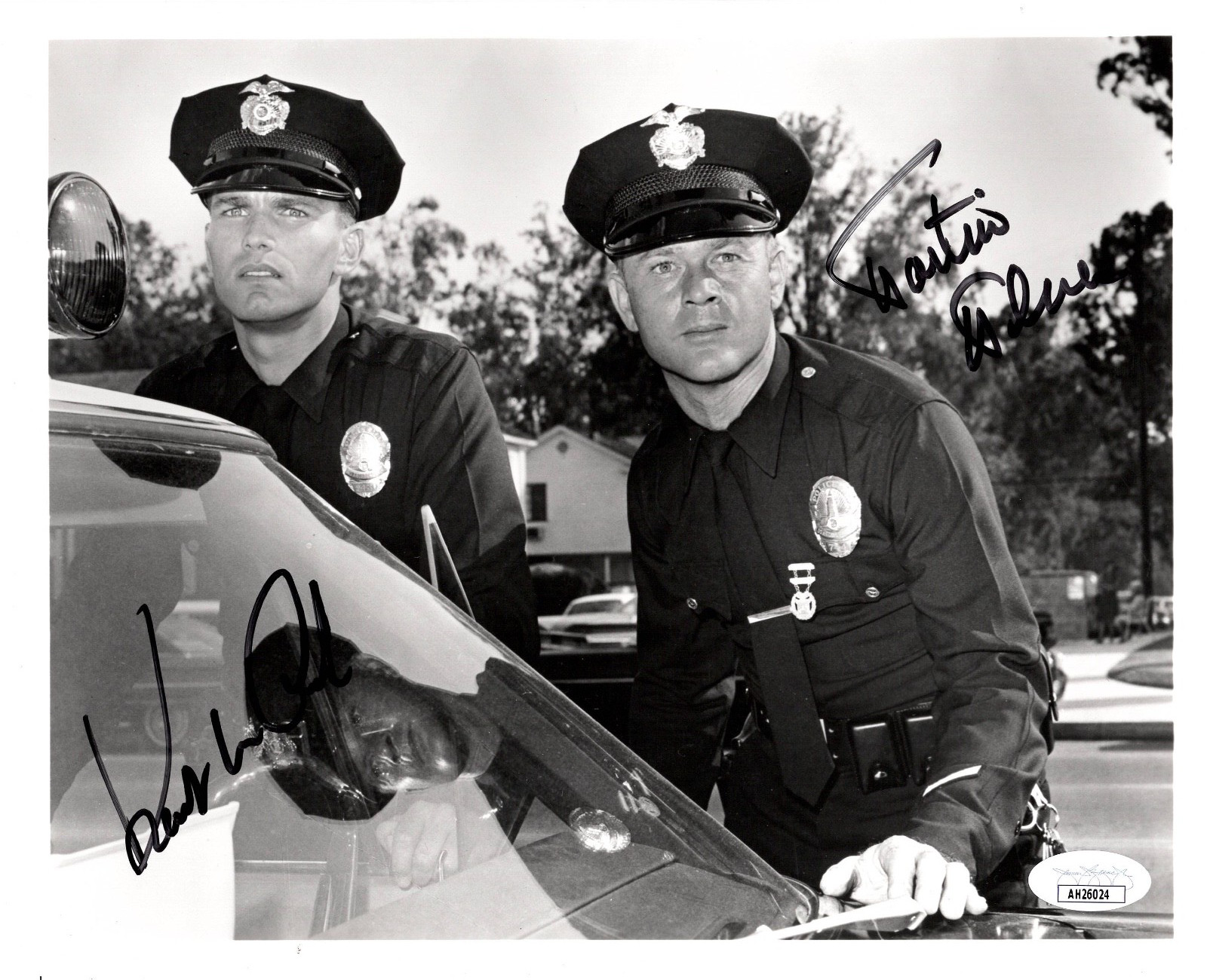 Adam 12 Cast “Kent McCord & Martin Miller Signed 8×10 Photo – JSA Authentication